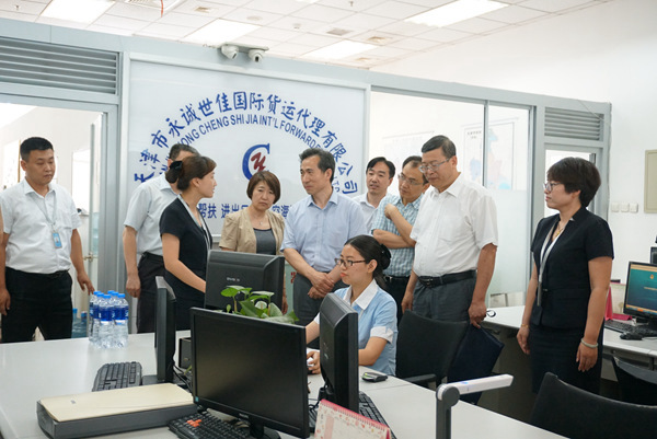 商務部外貿(mào)司領(lǐng)導走訪我司